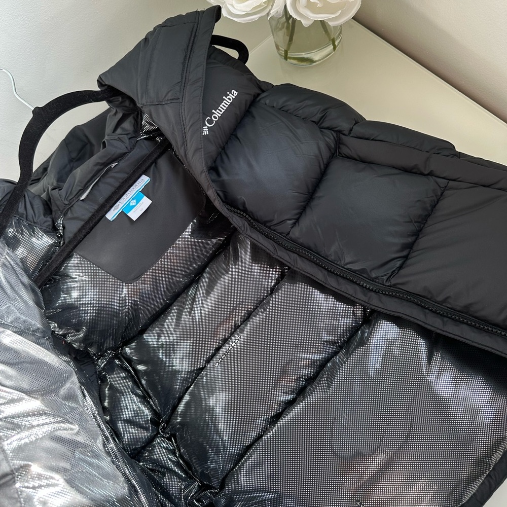 Holographic Columbia Vest - Black
